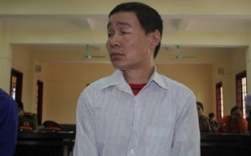 ‘Yêu râu xanh’ U60 bị đâm chảy máu vẫn hiếp dâm bé 8 tuổi - ảnh 1