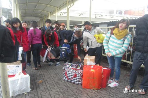 Khổ sở đi xe khách về quê đón Tết - ảnh 3