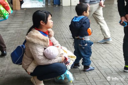 Khổ sở đi xe khách về quê đón Tết - ảnh 4