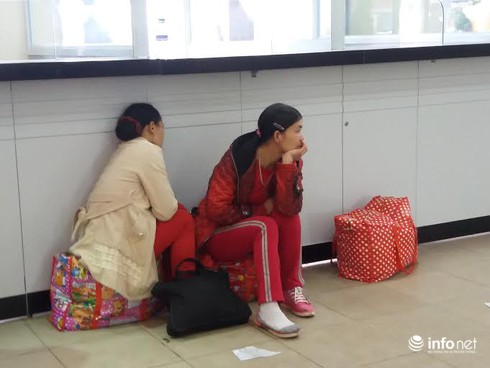 Khổ sở đi xe khách về quê đón Tết - ảnh 5