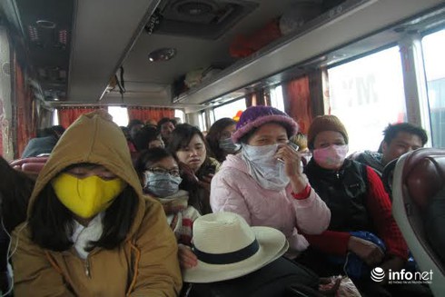 Khổ sở đi xe khách về quê đón Tết - ảnh 6