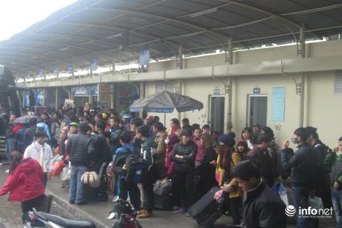 Khổ sở đi xe khách về quê đón Tết - ảnh 9