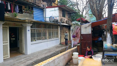 Một chiến sĩ bị ngạt khí khi chữa cháy tại khu tập thể cũ C6 Giảng Võ - ảnh 3