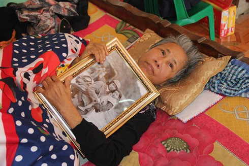 Cuộc hội ngộ của cô bộ đội và cháu bé trong bức ảnh khi giặc Trung Quốc xâm lược - ảnh 2