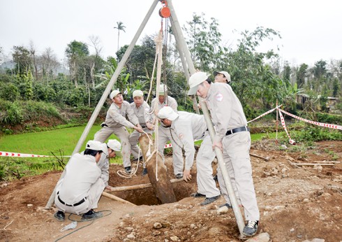 Đào giếng, phát hiện quả bom nặng gần 250 kg - ảnh 1