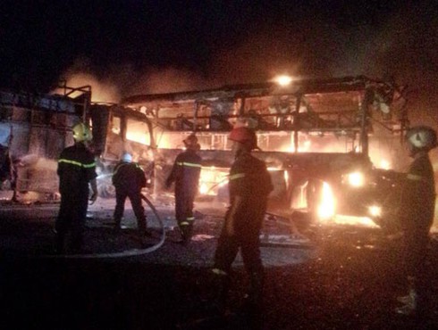 Hình ảnh hiện trường mới nhất vụ tai nạn ở Bình Thuận khiến 13 người chết - ảnh 2