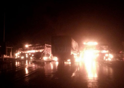 Hình ảnh hiện trường mới nhất vụ tai nạn ở Bình Thuận khiến 13 người chết - ảnh 3