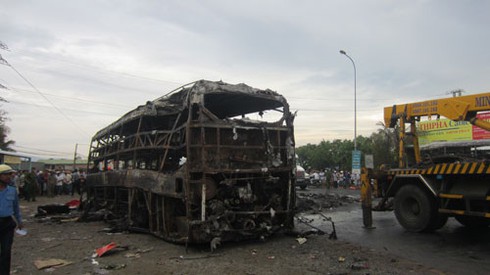 Hình ảnh hiện trường mới nhất vụ tai nạn ở Bình Thuận khiến 13 người chết - ảnh 4