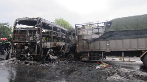 Hình ảnh hiện trường mới nhất vụ tai nạn ở Bình Thuận khiến 13 người chết - ảnh 6