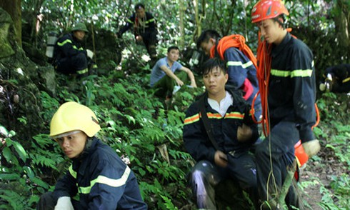 Nỗ lực cứu 3 nạn nhân khai thác vàng trái phép trong hang Nước - ảnh 1