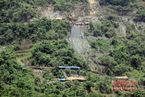 Mót quặng thiếc giữa nắng nóng ở miền Tây Nghệ An - ảnh 1