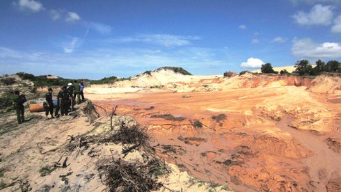 Vỡ hồ chứa nước đãi titan ở Bình Thuận, Bộ TN&MT yêu cầu dừng việc sản xuất - ảnh 1