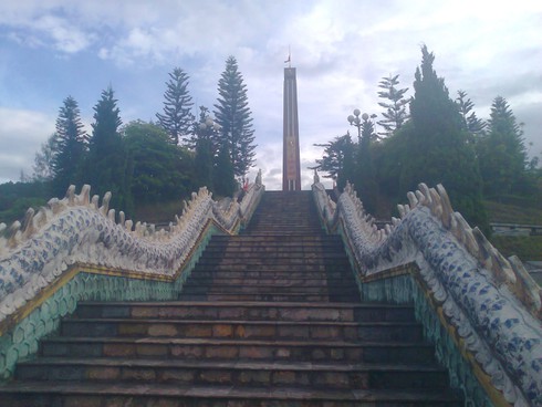 Nghĩa trang Nầm - Những