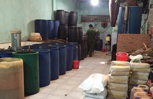 Tiêu hủy hàng tấn tương ớt có giòi - ảnh 1