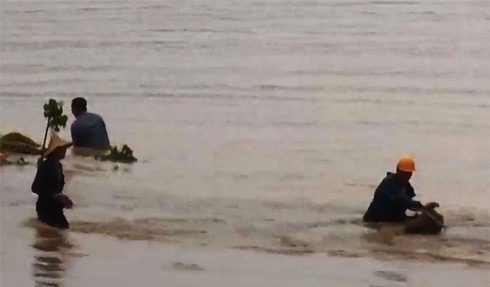 Đã tìm thấy thi thể 2 công nhân khai thác vàng bị lũ cuốn trôi - ảnh 1