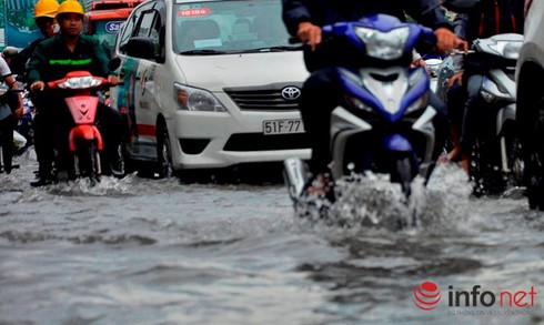Dự báo thời tiết 4/10: TP.Hồ Chí Minh vẫn mưa, Hà Nội hưởng ngày nắng cuối cùng - ảnh 1