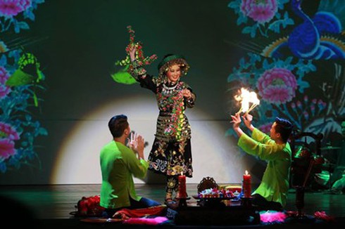 Cán bộ xem và tham gia hầu đồng có bị coi là vi phạm? - ảnh 1