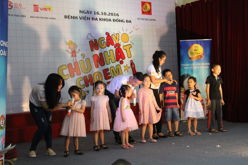 Xúc động khi con cười, mẹ khóc ở