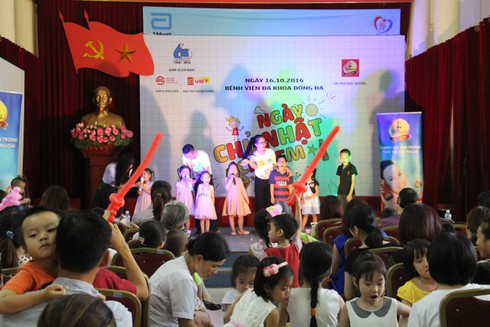 Xúc động khi con cười, mẹ khóc ở