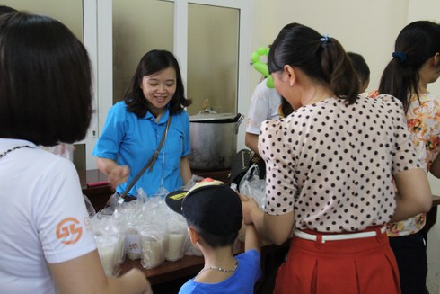 Xúc động khi con cười, mẹ khóc ở