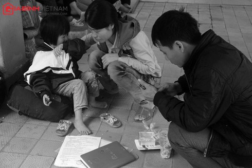Người cha tay trắng nhìn con gái 5 tuổi vật vã trong cơn bạo bệnh - ảnh 2