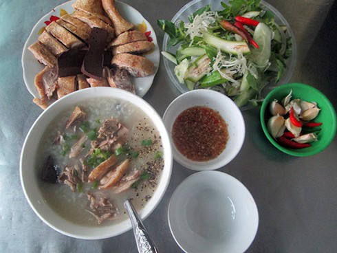 Đậm đà cháo vịt cô Mai - ảnh 1