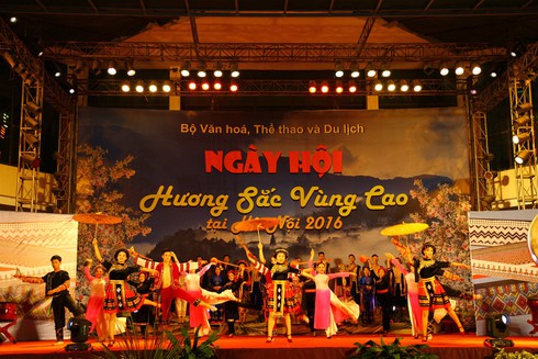 Đa sắc màu dân tộc trong đêm hội Hương sắc vùng cao giữa Thủ đô - ảnh 1