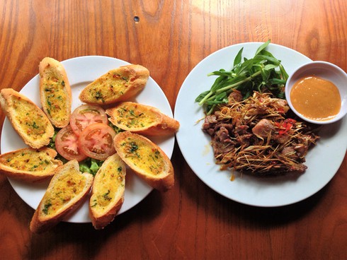 Heo rừng xào sả, rộn rã đầu năm - ảnh 1