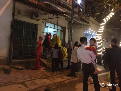 Nhiều địa phương tổ chức múa lân tạo không khí đêm giao thừa - ảnh 6