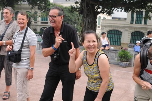 Cười đau bụng với 'Yoga cười' tại Hà Nội - ảnh 9