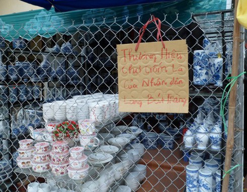 Hàng trăm tiểu thương chợ Gốm bãi thị phản đối Hapro Bát Tràng - ảnh 1