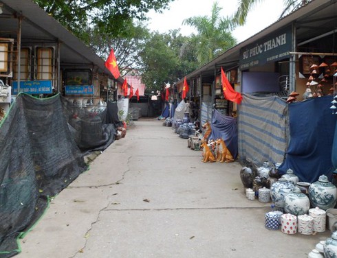 Hàng trăm tiểu thương chợ Gốm bãi thị phản đối Hapro Bát Tràng - ảnh 2