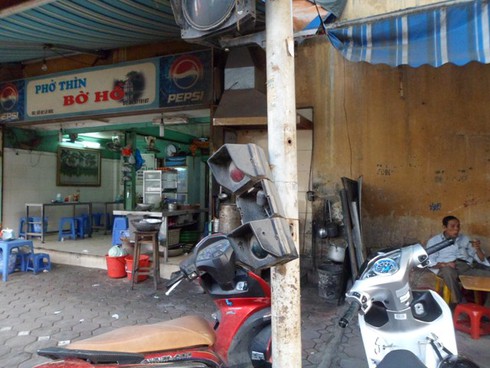 Nhiều đèn tín hiệu giao thông hư hỏng ở Hà Nội - ảnh 2