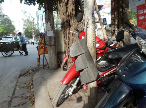 Nhiều đèn tín hiệu giao thông hư hỏng ở Hà Nội - ảnh 4
