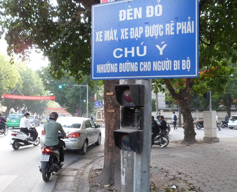 Nhiều đèn tín hiệu giao thông hư hỏng ở Hà Nội - ảnh 5