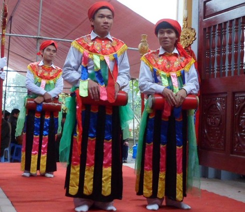 Cận cảnh điệu múa trống Bồng ở làng Triều Khúc - ảnh 1