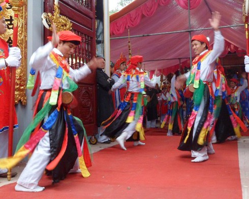 Cận cảnh điệu múa trống Bồng ở làng Triều Khúc - ảnh 4