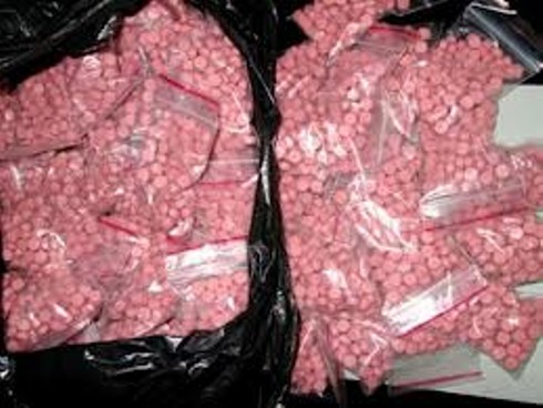 Sơn La: Bắt vụ vận chuyển 3 bánh heroin và 4.000 viên ma túy - ảnh 1
