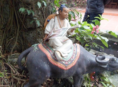 Tiền công đức rải vô tội vạ ở chùa Trấn Quốc - ảnh 3