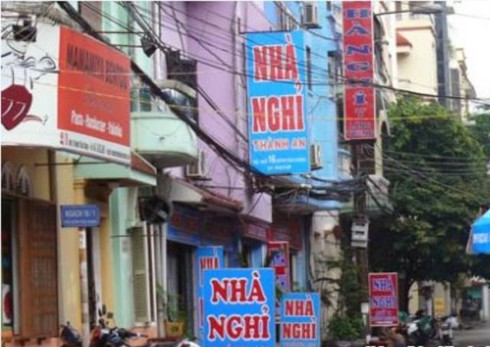 Rủ bạn gái vào nhà nghỉ giở trò... cưỡng ép - ảnh 1