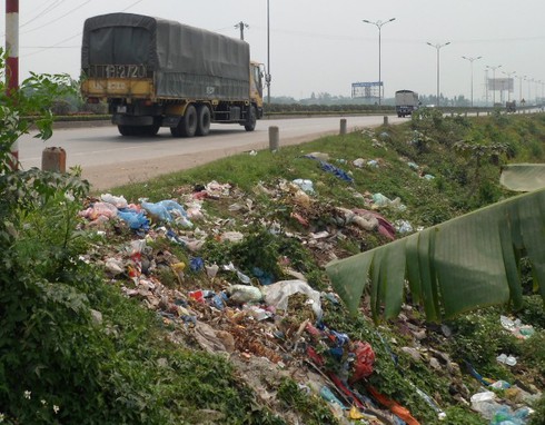 Vĩnh Phúc: Rác thải tấn công trường học, tràn ngập phố - ảnh 3