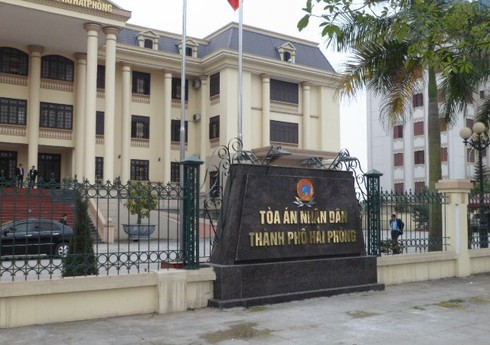 Tòa đang xử 5 cựu quan chức vụ Tiên Lãng - ảnh 1
