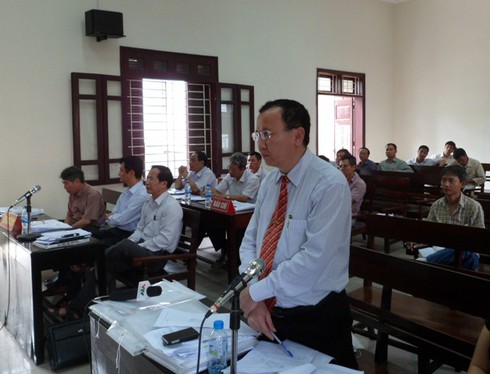 Lại hoãn phiên tòa doanh nghiệp kiện Chủ tịch tỉnh Thanh Hóa - ảnh 1