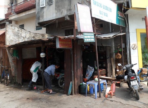 Người đàn ông “thích” chuốc họa vào thân - ảnh 1