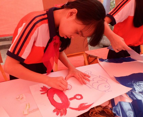 Cận cảnh hình xếp độc đáo từ sách tại Văn Miếu - ảnh 10