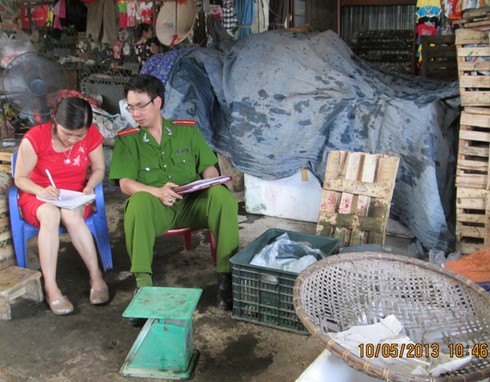 Hàng trăm gian hàng bị