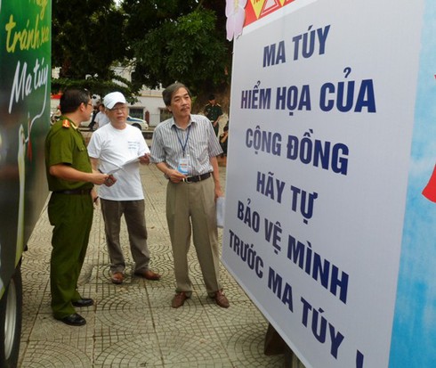 “Ngọc hoàng” Quốc Khánh: Chấm điểm xe tuyên truyền phòng, chống ma túy 2013 - ảnh 2