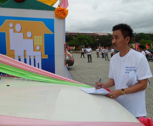 “Ngọc hoàng” Quốc Khánh: Chấm điểm xe tuyên truyền phòng, chống ma túy 2013 - ảnh 14