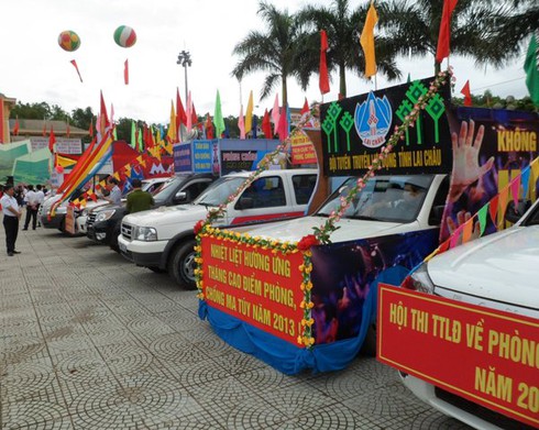 “Ngọc hoàng” Quốc Khánh: Chấm điểm xe tuyên truyền phòng, chống ma túy 2013 - ảnh 16