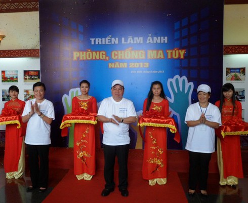 Tái hiện cuộc chiến phòng chống ma túy qua triển lãm ảnh - ảnh 1